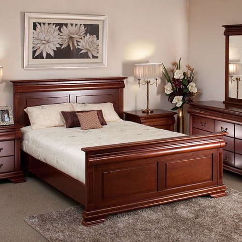 King sized bed with two sidebeds