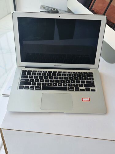 MACBOOK AIR