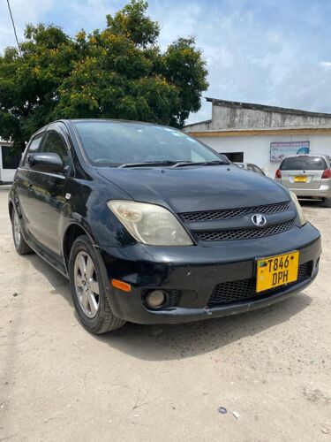 TOYOTA IST
