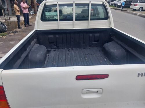 HILUX VIGO 2009 call 0683 607 