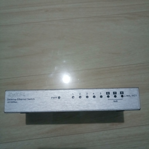 Zyxel 8Port Fast Ethernet switch