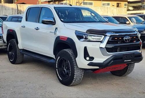 HILUX PICK UP NAUZA NEW