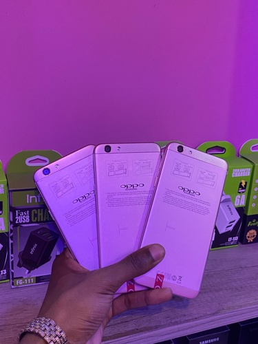 Oppo F1s