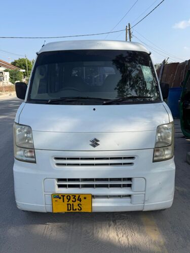 Suzuki every min bus