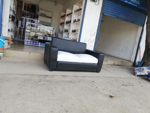 Sofa nzuri used 85,000 