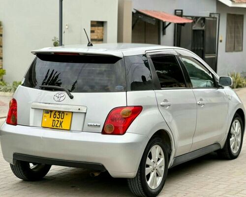 TOYOTA IST