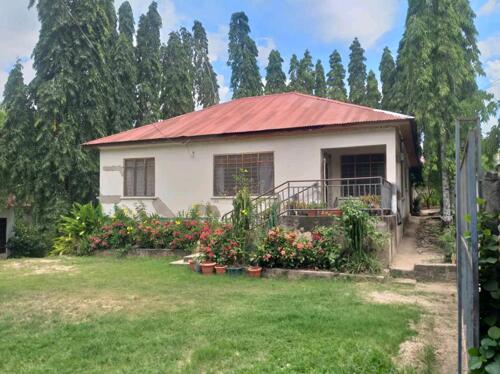 3 BDRM, HOUSE FOR SALE AT MAKONGO JUU