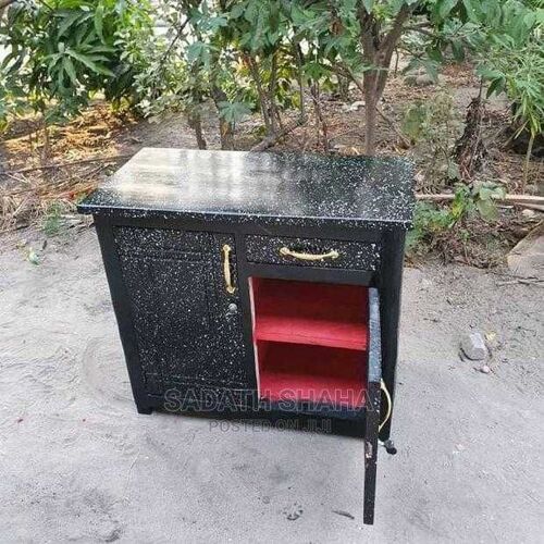 Kabati la kuwekea nguo 