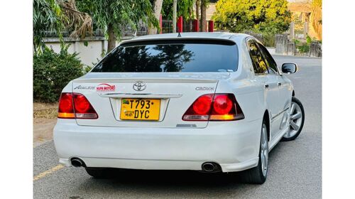 Toyota crown athletes 