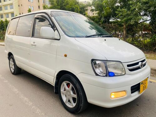 Toyota Noah pank