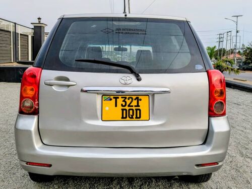 Toyota raum 