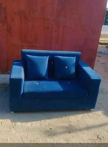 Sofa la watu wawili ni imara 