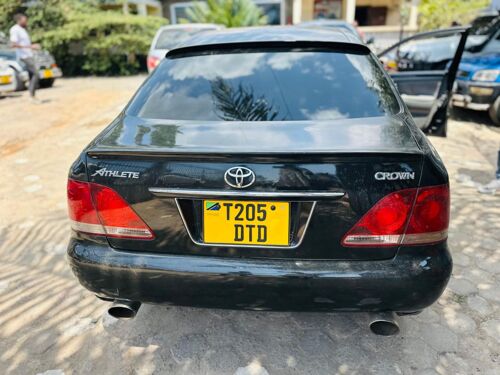 Toyota crown athletes 