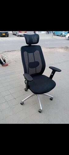 Headrest office chair