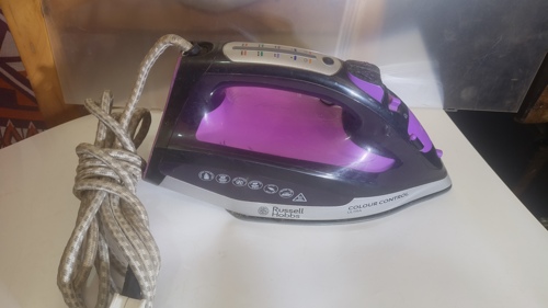 RUSSEL HOBBS STEAM IRON