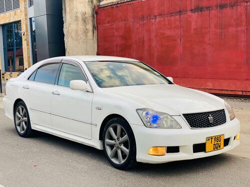 Toyota crown mwaka 2004 