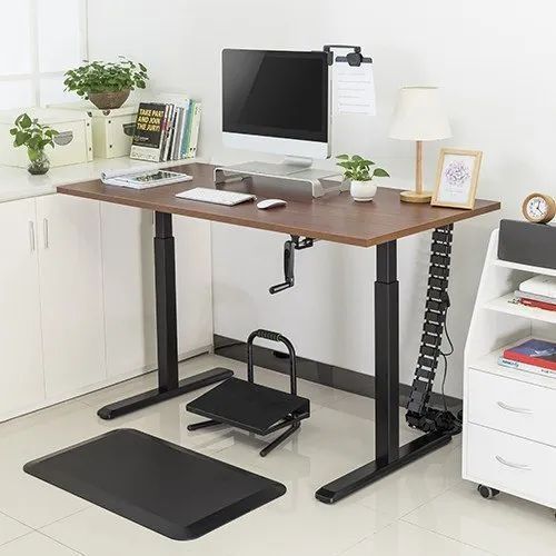 Height adjustable table 
