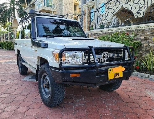 Toyota Land Cruiser LX