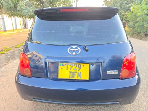TOYOTA IST