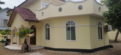 5 BEDROOMS TOWN HOUSE FOR RENT