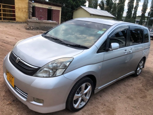 Toyota Isis Mpya Kabisa