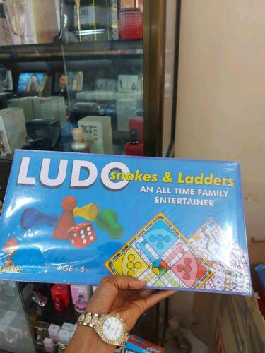 Ludos and snakes n ladders