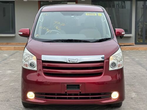 INAUZWA TOYOTA NOAH