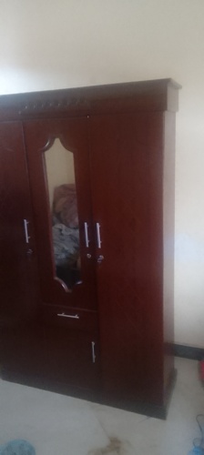 Kabati la nguo milango mitatu