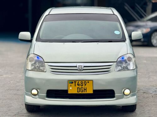 Toyota Raum 