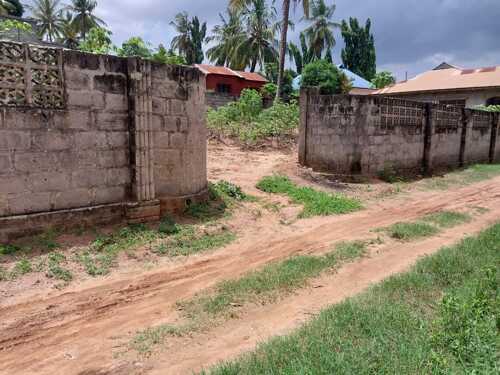 Eneo lenye fensi sqm 1300