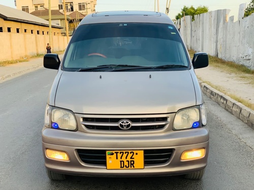 TOYOTA NOAH SR40