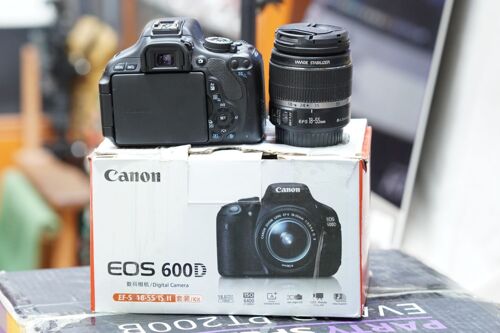 Canon EOS 600D with 18-55mm ne