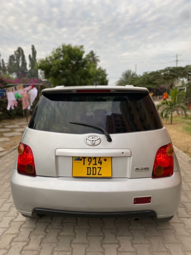 TOYOTA IST