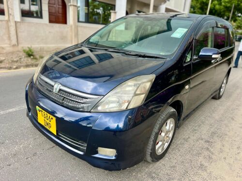 Toyota isis D4
