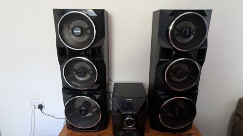 SONY GZX88D  2200W RMS ...USED