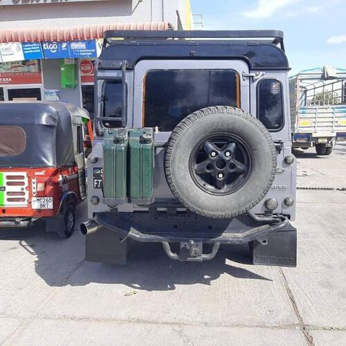 Landrover defender inauzwa