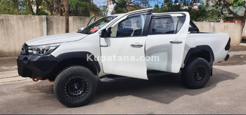 TOYOTA HILUX DOUBLE CABIN RUGGED X 