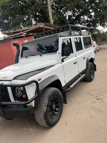 Land rover defender 