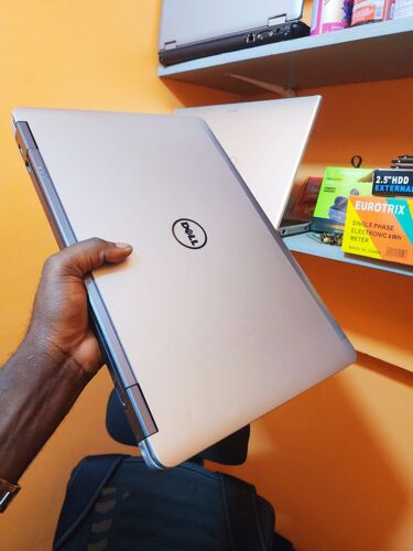 Dell latitude Corei5 8gb/500gb