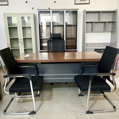 Executive table+chairs