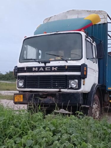 Mack truck ton 10 