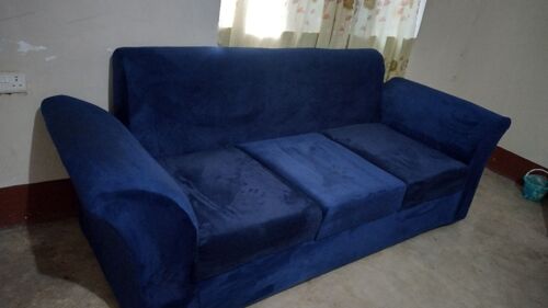 Sofa jipya halijakaliwa 