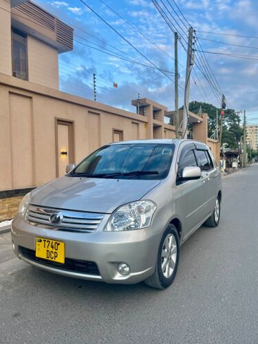 Toyota Raum 