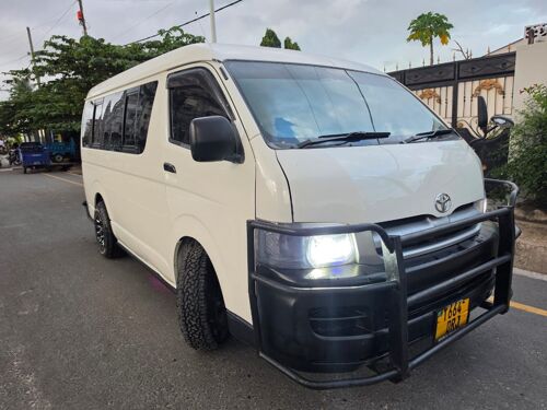 Hiace Quantum 2TR Petrol 