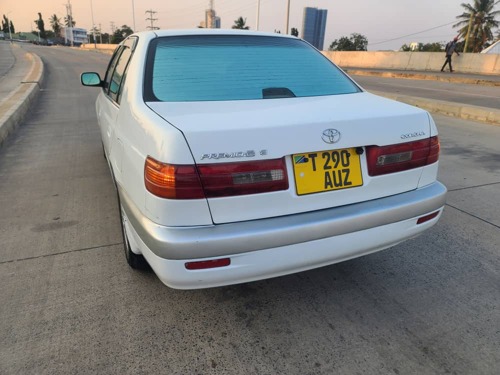 NAUZA TOYOTA COROLLA 